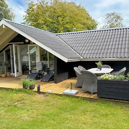 Casa de Férias 3 Bedroom Awesome In Ebeltoft